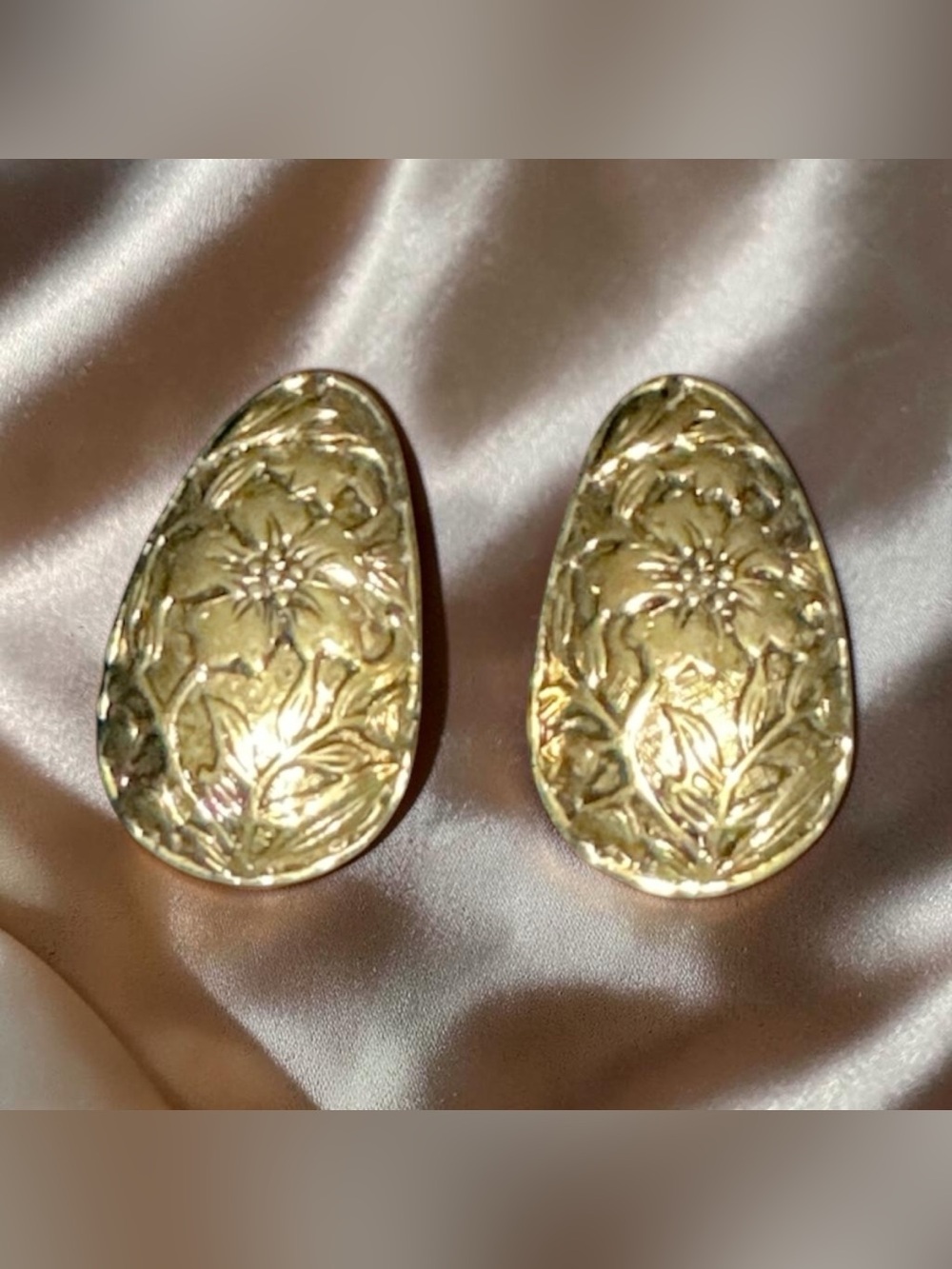 Vintage 1980s Embossed Gold Tone Floral Teardrop Statement Earrings